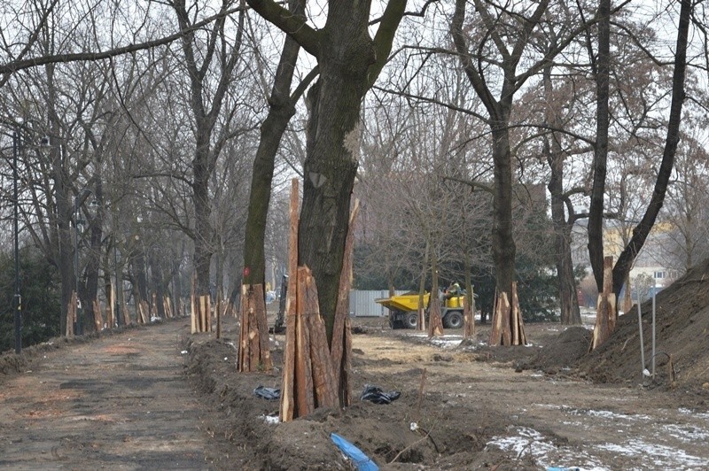 Wrocław: Zmienia się bulwar nad fosą [ZDJĘCIA]