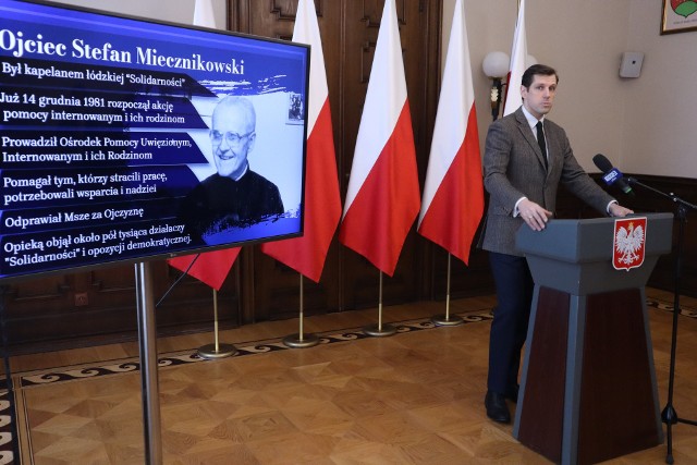 Wojewoda Tobiasz Bocheński o budowie pomnika poinformował na konferencji prasowej