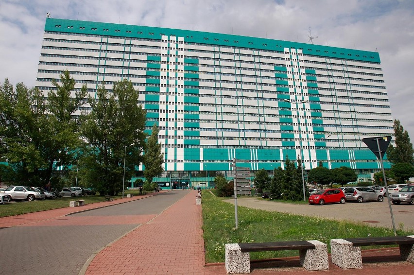 Niebieski budynek CKD przy ul. Pomorskiej 251 zmienia elewację. To inwestycja o wartości 88 mln zł