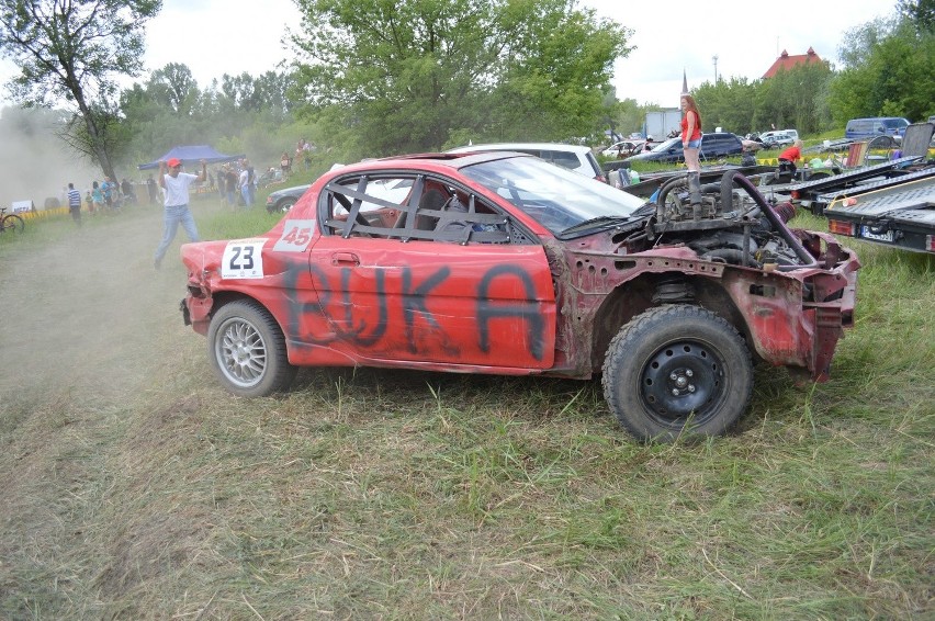 Wraki ścigały się w tumanach kurzu [FOTO]