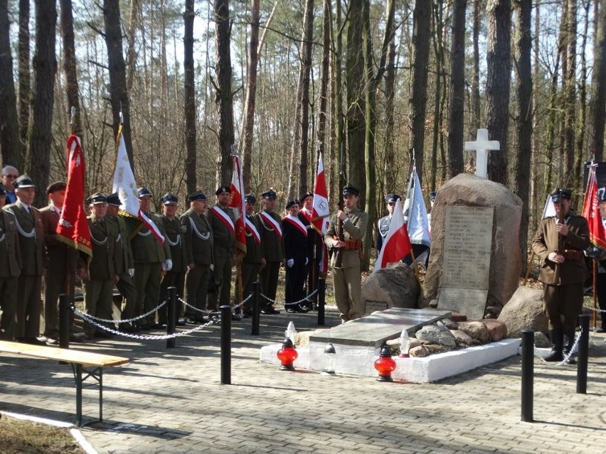 Gmina Garbatka-Letnisko. Upamiętnili poległych w walce w 74 rocznicę Bitwy pod Molendami