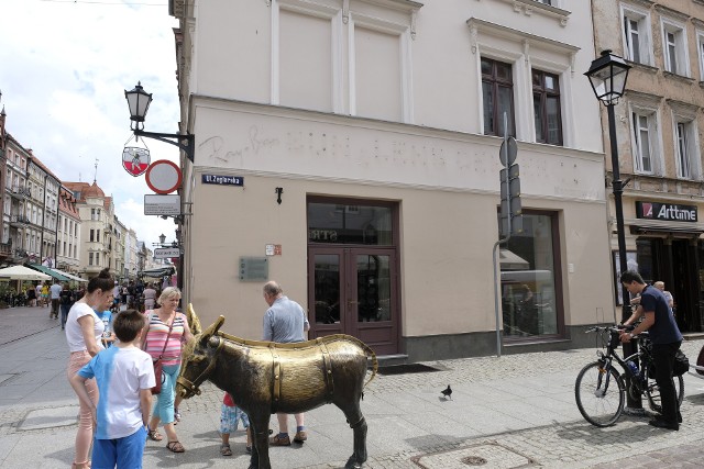 Wszystko wskazuje na to, że wkrótce na tej kamienicy zawiśnie szyld "Żabki"