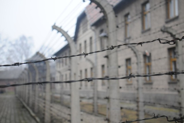 27.01.2018 aschwitz obozauschwitz  oboz koncetracyjny (druty slupy detale napisy)                                                         fot: adam wojnar/polska press/gazeta krakowska