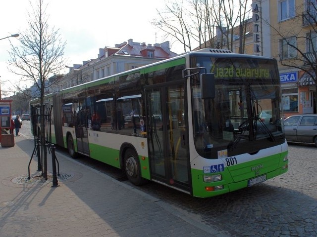 przysparza pasażerom komunikacji miejskiej kolejnych problemów