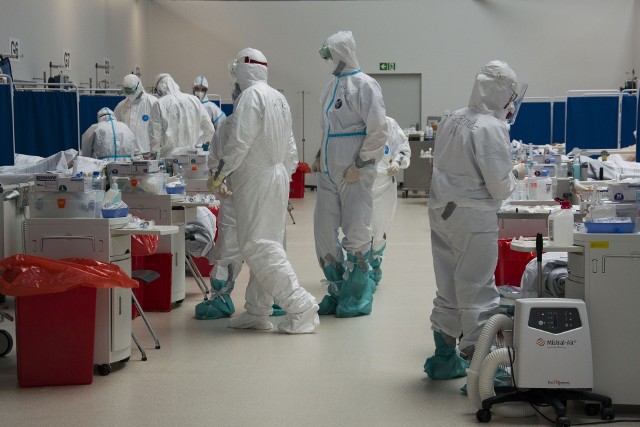 Szpital tymczasowy w Opolu będzie funkcjonował co najmniej do końca 2022 roku. To, czy uda się do tego czasu pokonać pandemię, zależy wyłącznie od nas samych.