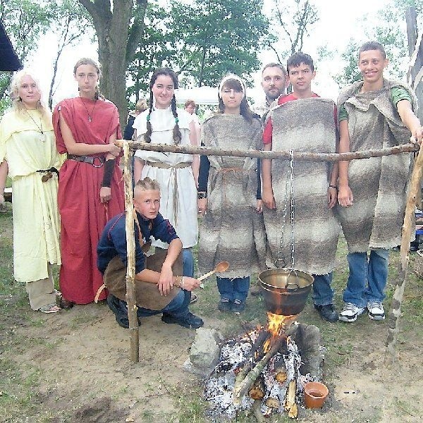 Na zdjęciu (od lewej): Agnieszka Różycka,  Marta Wiśniewska, Mateusz Kowalczyk, Agata  Gębicka, Karina Rygielska, Ireneusz  Zajączkowski, Artur Zalewski i Patryk Uzarski.