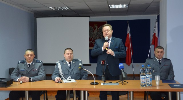 Policjanci w Suwałkach podsumowali swoją pracę w 2017 roku. Był też wiceminister Jarosław Zieliński (zdjęcia)