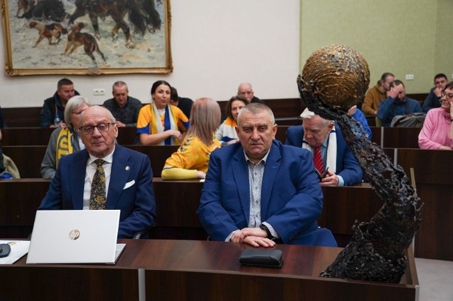 Marian Urban i Tadeusz Dziedzic wydali oświadczenie w imieniu zarządu KS Vive Kielce