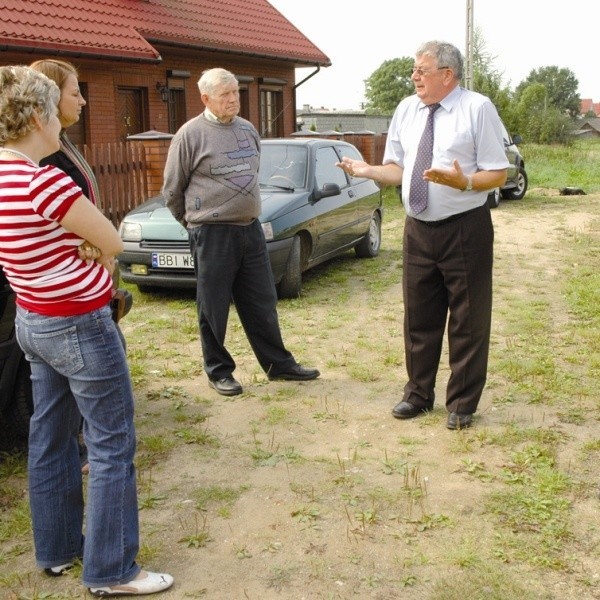 Władze samorządowe nie liczą się tu ze zdaniem mieszkańców. Postępują jak chcą - denerwuje się Andre Van Acker, mąż pani Małgorzaty. - Jak tak, to ja chcę kupić brańskie rondo