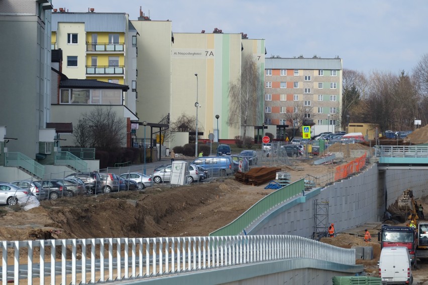 Do tego chodniki, ścieżki rowerowe, drogi serwisowe oraz...