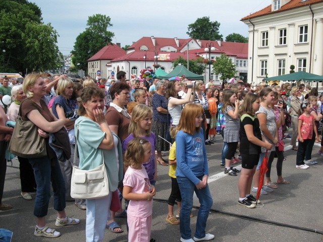 Na plac przed Urzędem Miejskim, gdzie była scena przychodziły całe rodziny.