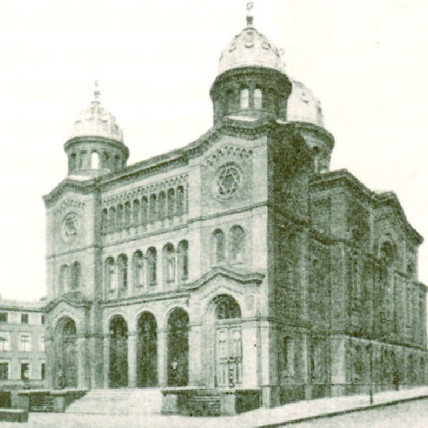 Ta synagoga, wybudowana pod koniec XIX w., stała na Wałach Jagiellońskich. Została zburzona przez Niemców w pierwszych miesiącach okupacji.