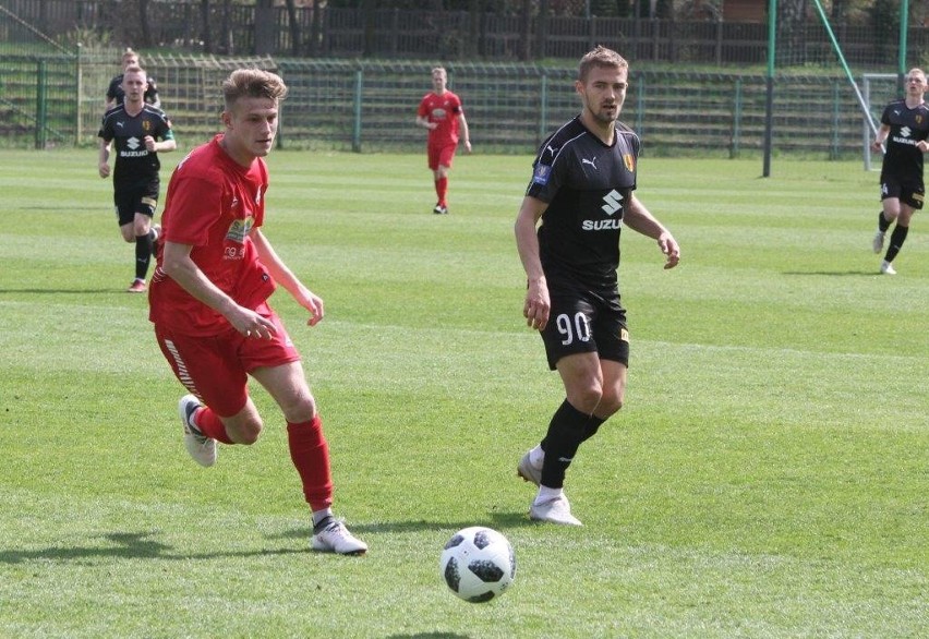 Zdrój Busko-Zdrój rozegrał dobry mecz w Kielcach, ale przegrał z rezerwami Korony 0:1. Meczową piłkę miał Kowalski  
