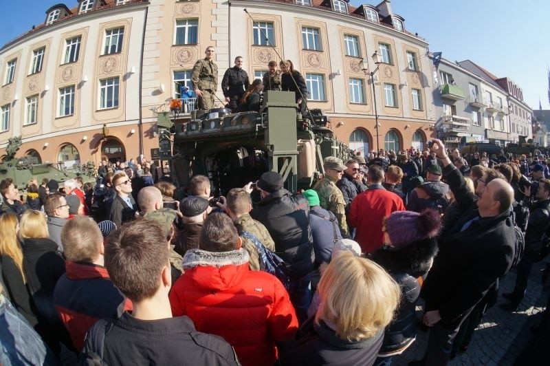 Rynek Kościuszki. Amerykańska armia ściągnęła tłumy ciekawskich (zdjęcia, wideo)