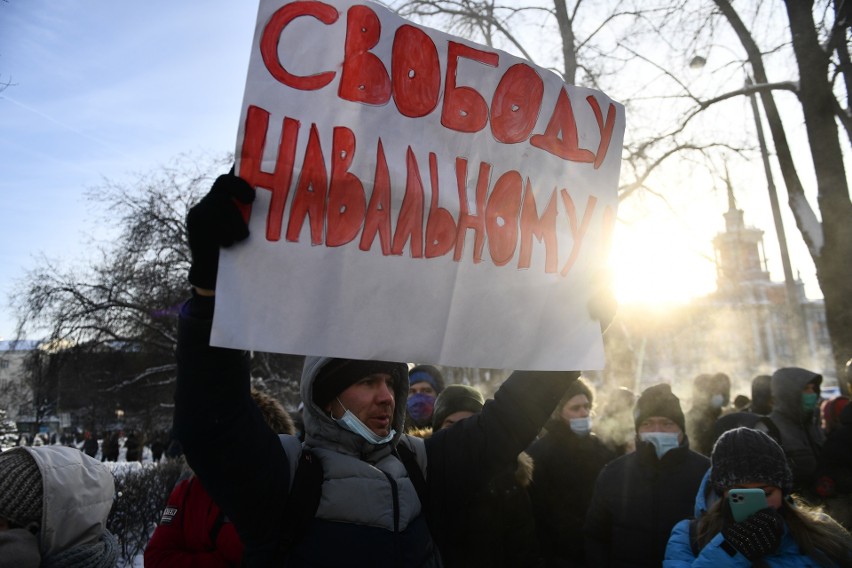 Protest w Jekaterynburgu. Napis na banerze głosi: Uwolnić...