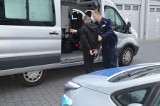 Włamanie do samochodu i kradzież słodyczy w Gdańsku. 19-latek włamał  się do samochodu, ukradł żelki i 50 kilogramów krówek [zdjęcia, wideo]