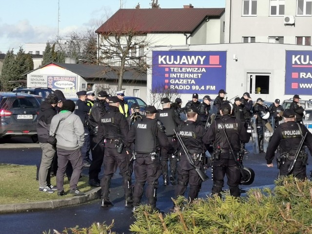 O godzinie 14 rozpoczną się koszykarskie derby województwa. Na mecz do Włocławka przybyła ponad 200 osobowa grupa fanów Enea Astorii Bydgoszcz.