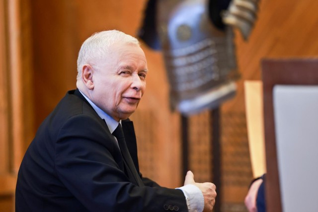 Jarosław Kaczyński nie pojawił się na dziedzińcu Zamku Królewskiego, gdzie przemówienie wygłosił w sobotę prezydent USA Joe Biden