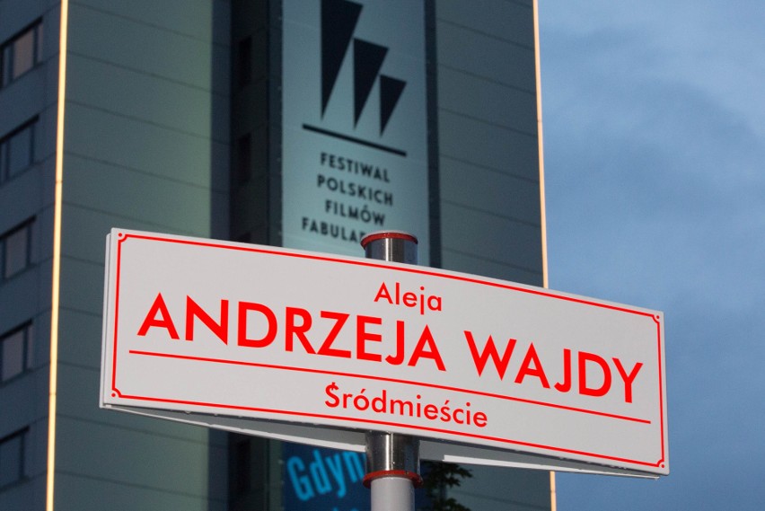 Pierwszy dzień festiwalu filmowego w Gdyni za nami. Miasto ma aleję im. Andrzeja Wajdy [ZDJĘCIA] 