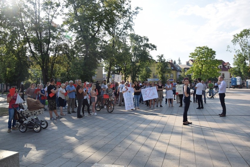 Około stu skawinian protestowało przeciw zatruwaniu...