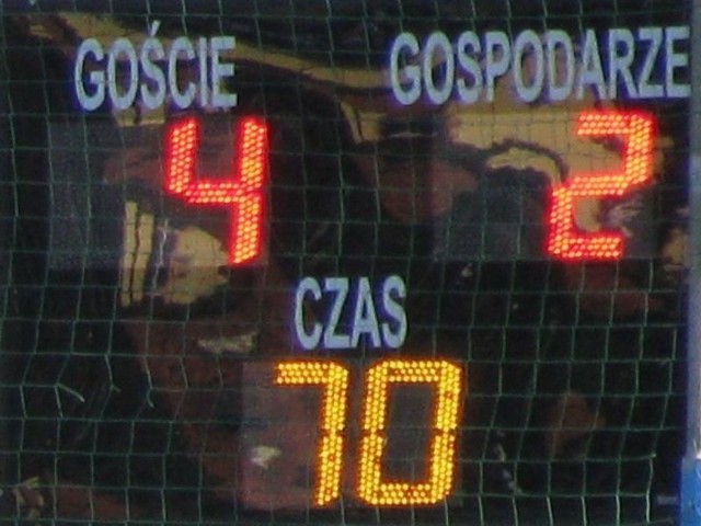W meczu 21. kolejki III ligi, Gryf 95 Slupsk pokonal na wyjeLdzie Astre Ustronie Morskie 4:2 (4:2). Gryfici przegrywali juz 0:2, ale w kilka minut wyszli na prowadzenie.