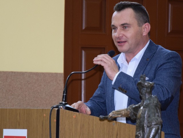 – Nie róbmy z obwodnicy wielkiej polityki. Nie róbmy z tego show! – apelował burmistrz Grzegorz Dziubek do radnych powiatowych z opozycji.