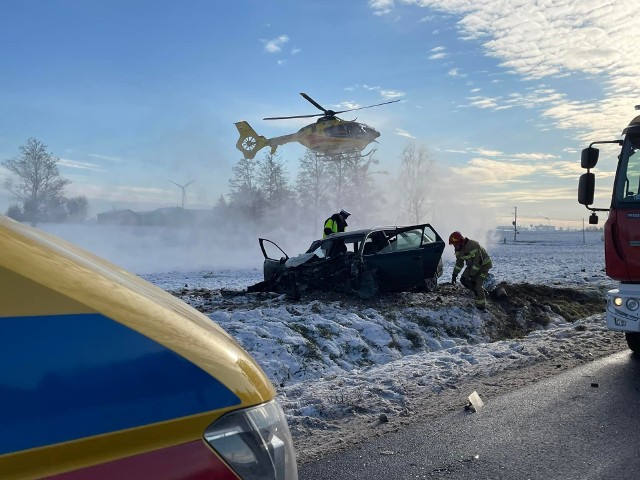 W środę 22 grudnia 2021 roku, w powiecie golubsko-dobrzyńskim, auto osobowe zderzyło się z cysterną. Dwie osoby doznały poważnych obrażeń. Więcej zdjęć i informacje na temat wypadku ▶▶
