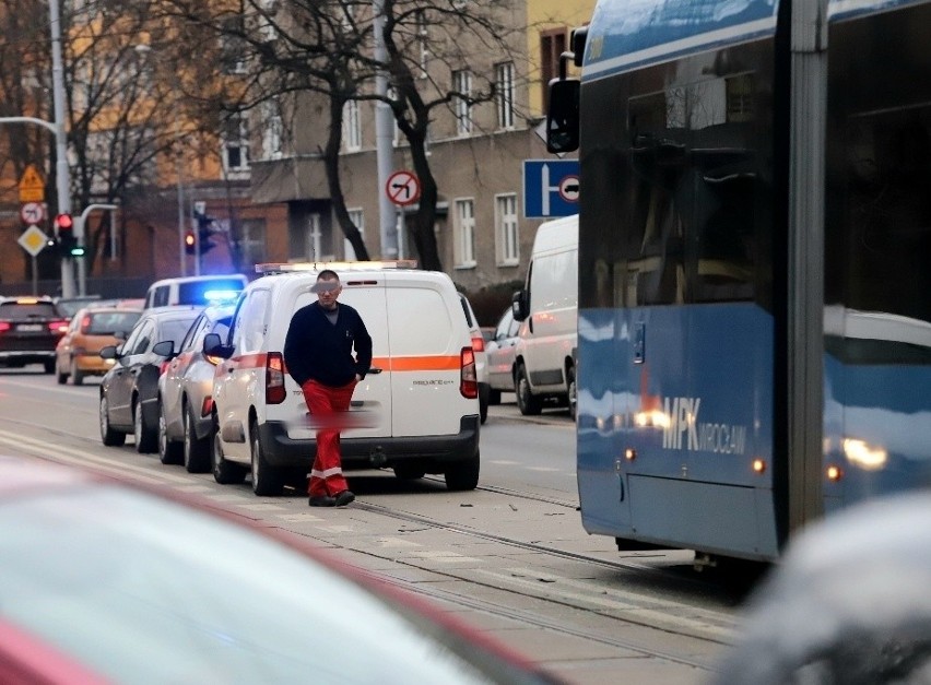 Mimo, że samochód został mocno uszkodzony, kierowca który...