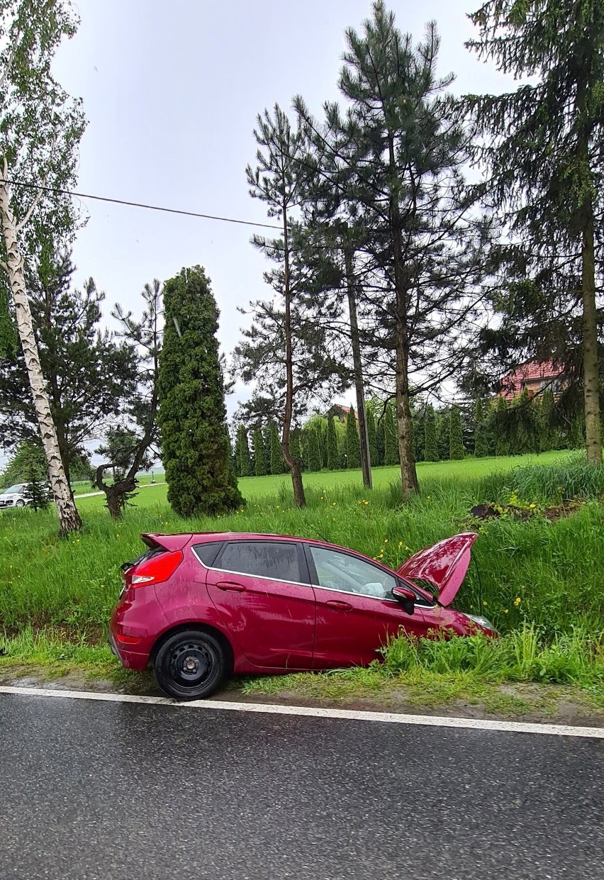 Zderzenie dwóch pojazdów w Nowe Wsi w gminie Skała