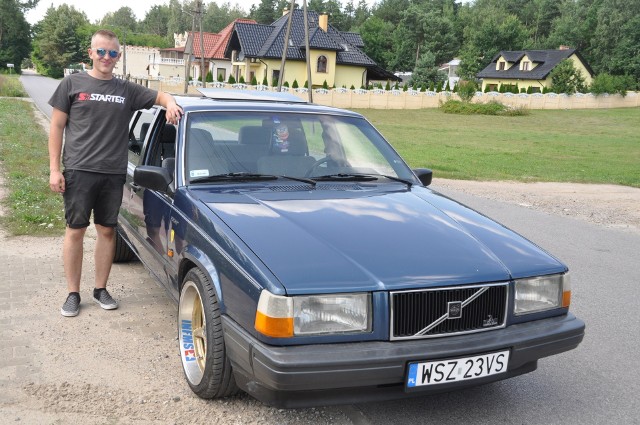 Mikołaj Nowak korzysta z volvo 740 od ponad dwóch lat. - To funkcjonalne oraz wygodne auto, dobrze czują się w nim też moi pasażerowie - przekonuje mieszkaniec Gąsaw Rządowych.