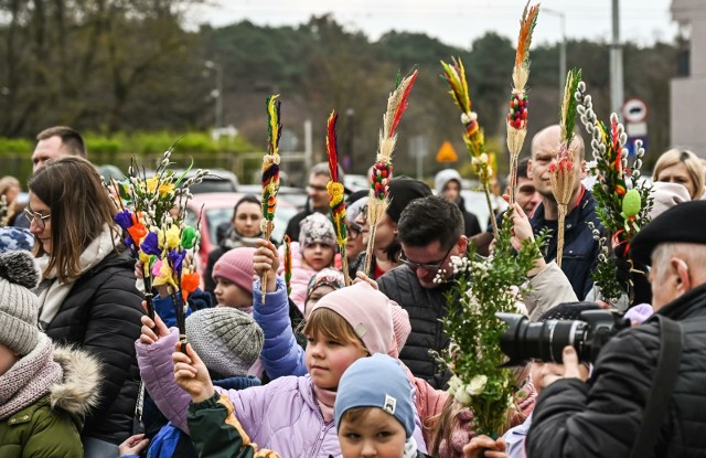 Święcenie palm wielkanocnych na Wyżynach w Bydgoszczy - zobacz więcej zdjęć w naszej galerii.