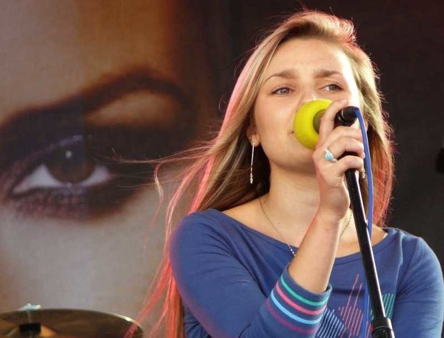 Sylwia Przetak to jedna z najlepszych wychowanek Staszowskiego Ośrodka Kultury. W muzycznym show "Bitwa na głosy&#8221; występuje w zespole Nataszy Urbańskiej.