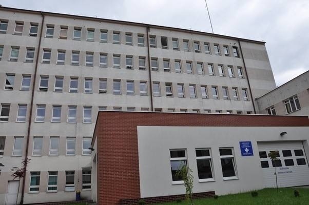 Szpital w Limanowej. 78-letnia pacjentka trafiła tu w nocy z poniedziałku na wtorek w ciężkim stanie.