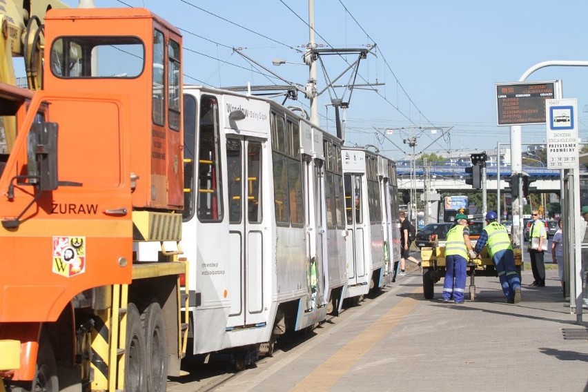 W tramwaju na Legnickiej zerwał się silnik