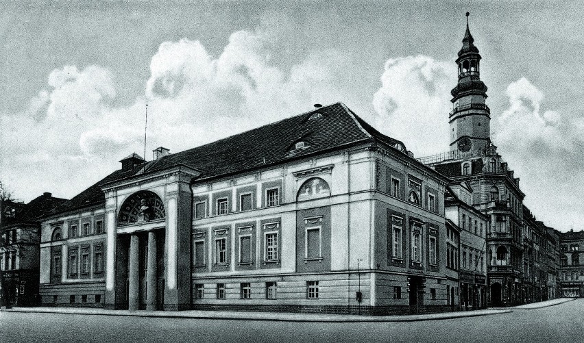 Budynek teatru po ostatniej przebudowie w 1928 r. Taki...