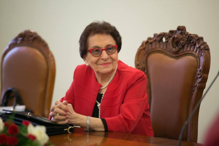 Prof. Dorota Simonides.