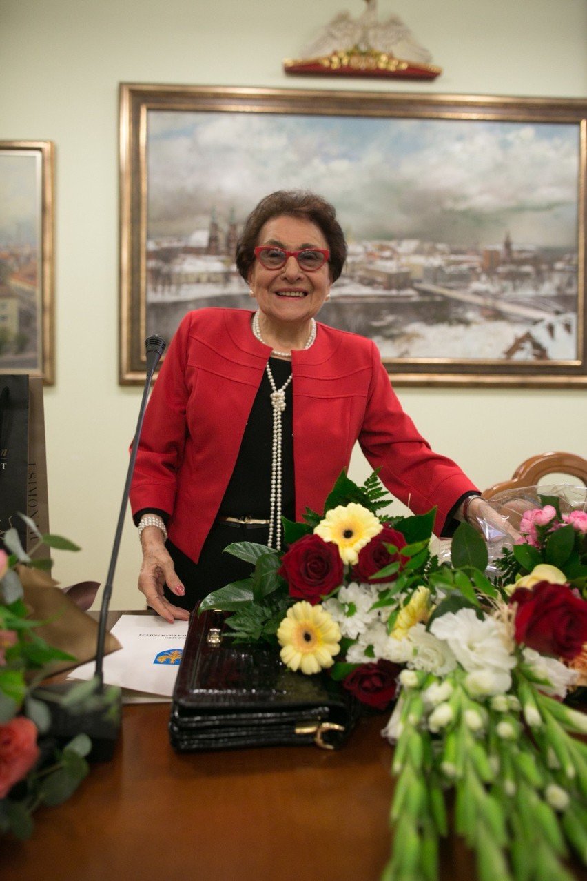 Prof. Dorota Simonides.