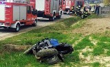 Wypadek motocyklisty w Lgocie Gawronnej. Uderzył w betonowy przepust. Na miejscu lądował LPR