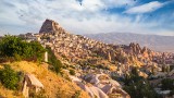 Kapadocja to nie tylko balony. 11 najlepszych atrakcji Kapadocji na majówkę i wakacje. Frywolne skały, cudowne malowidła, miejsca UNESCO