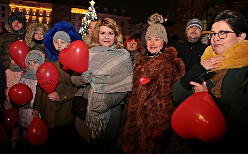 Kraków. Ulicami miasta przeszedł marsz wsparcia dla Jerzego Owsiaka i dla uczczenia pamięci Pawła Adamowicza [ZDJĘCIA]