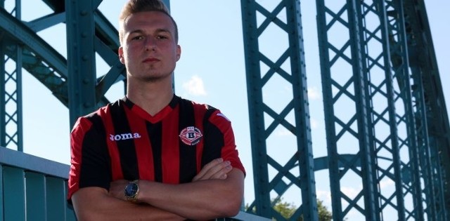 Jakub Janik został zawodnikiem trzecioligowej Wisły Sandomierz. Podpisał półroczną umowę. Janik ma 18 lat, gra w środku pomocy. Jest wychowankiem Wisły Kraków, ostatnio reprezentował barwy Bytovii Bytów. (dor)