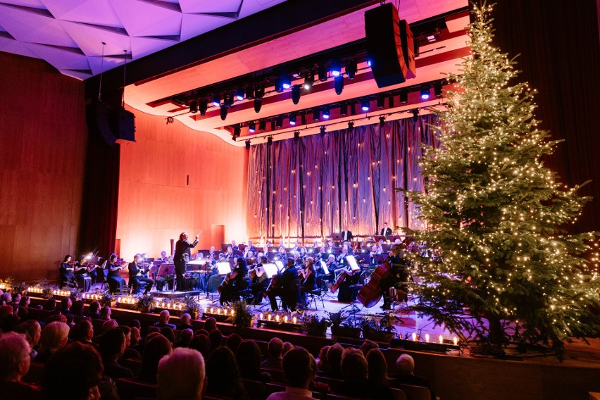 Koncert Sylwestrowy przyciągnął do Filharmonii Podkarpackiej w Rzeszowie prawdziwe tłumy [ZDJĘCIA]