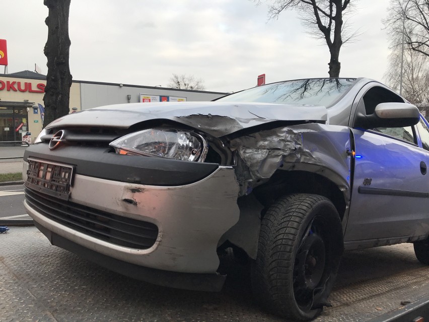 Wypadek na ulicy Tuwima w Słupsku. Jedna osoba przewieziona do szpitala [ZDJĘCIA]