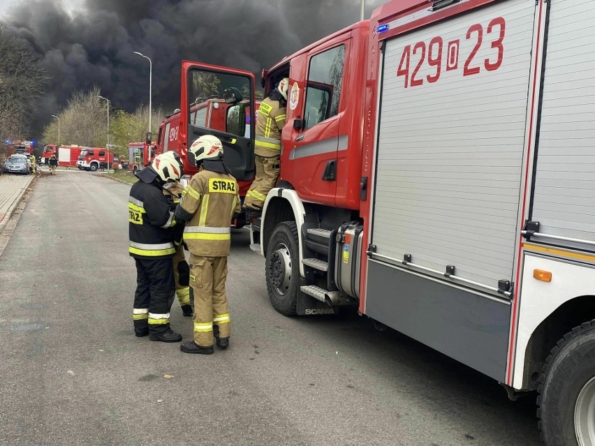 W Kędzierzynie-Koźlu trwa gaszenie pożaru składowiska...