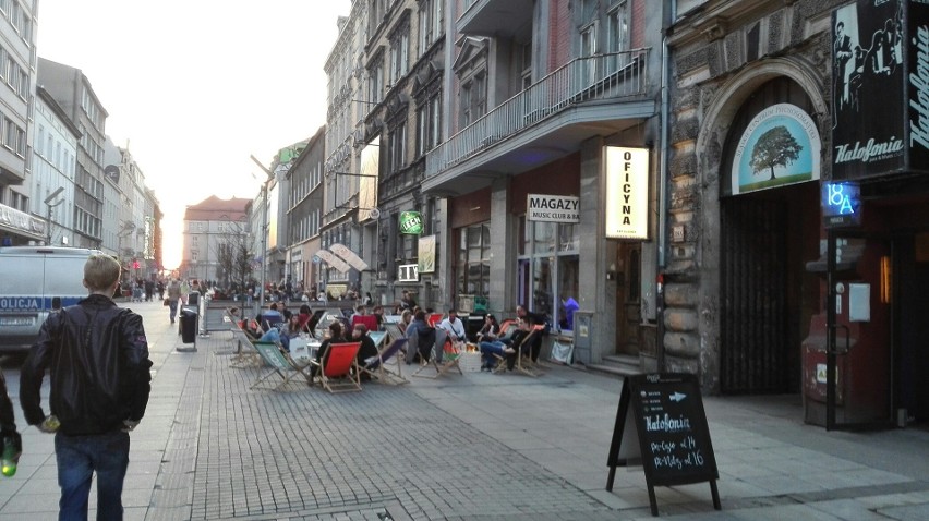 Ogródki piwne w Katowicach już pełne klientów. Ciepłe dni...