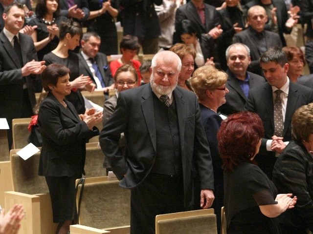 Goście, którzy wypełnili szczelnie widownię Filharmonii Świętokrzyskiej zgotowali długą owację rodzinie Buszkowskich. Marek Buszkowski, wnuk doktora Władysława Buszkowskiego i jego siostra Antonina byli głęboko wzruszeni.