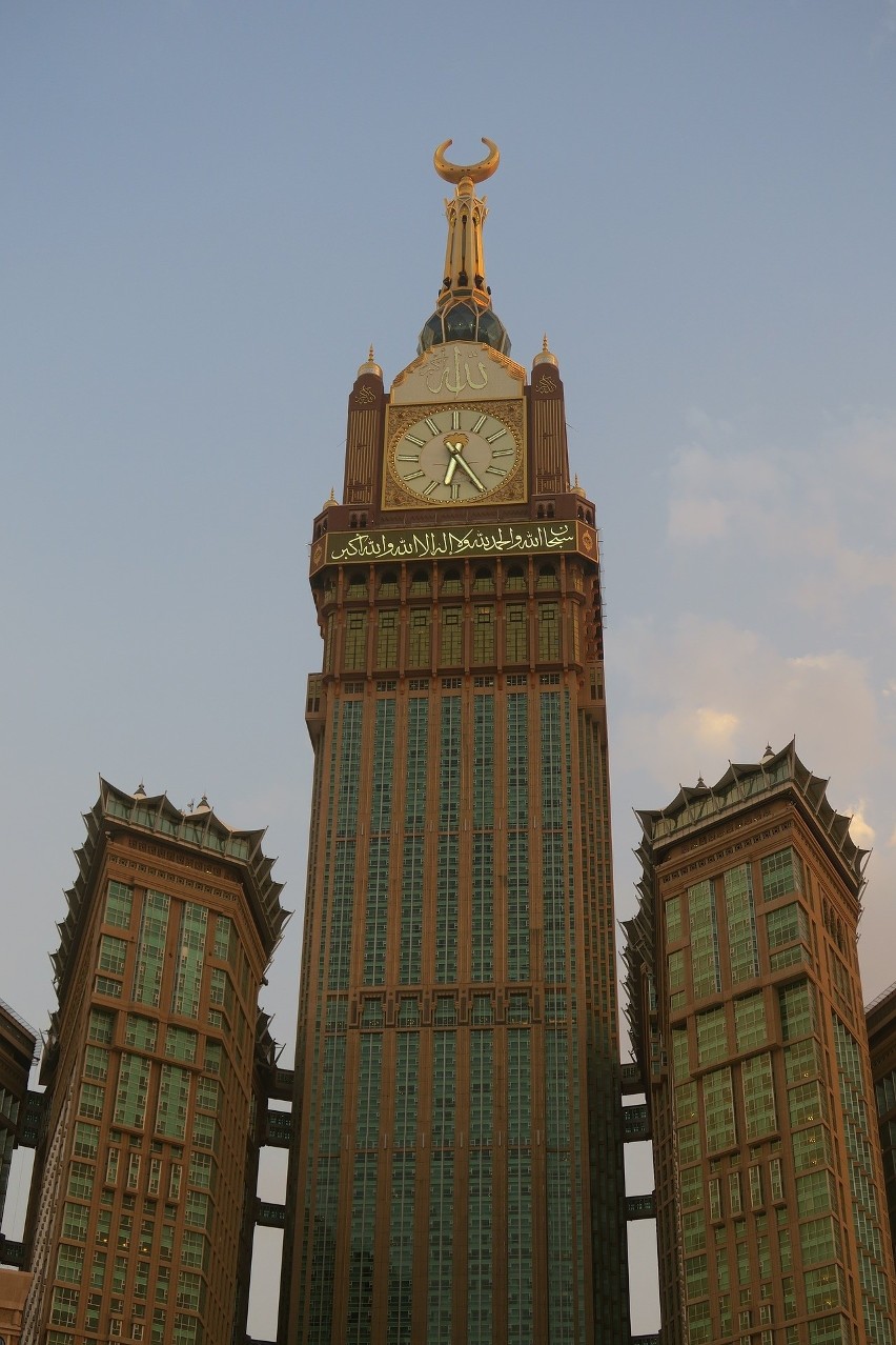 Abraj Al-Bait Towers lub Mecca Royal Hotel Clock Tower...
