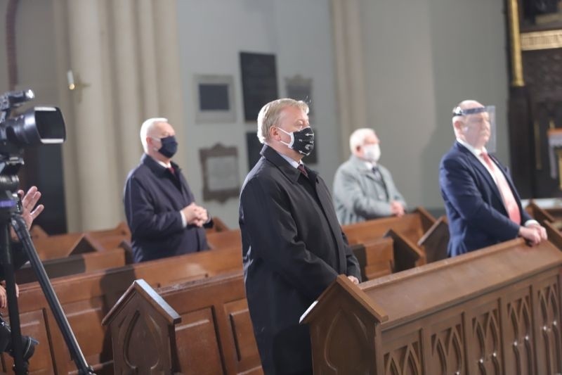 W maseczkach, odstępach i bez parady, tegoroczne obchody Święta 3 Maja w Łodzi były skromne i smutne. ZDJĘCIA