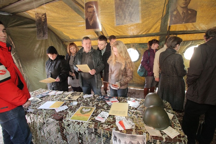 Namiot Żołnierzy Wyklętych na rynku Manufaktury [ZDJĘCIA]