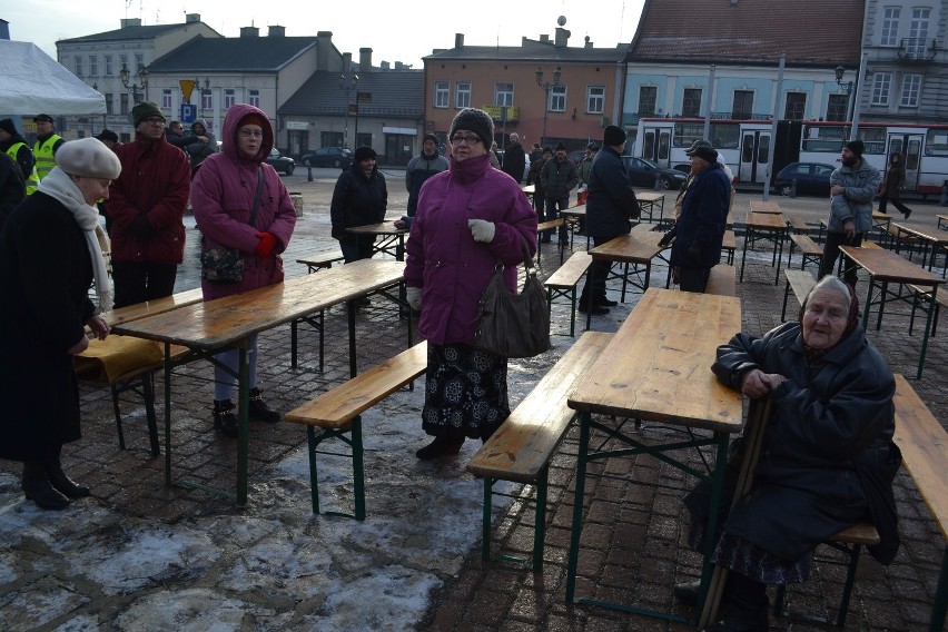 Częstochowa: Wigilia dla ubogich na Starym Rynku [ZDJĘCIA]